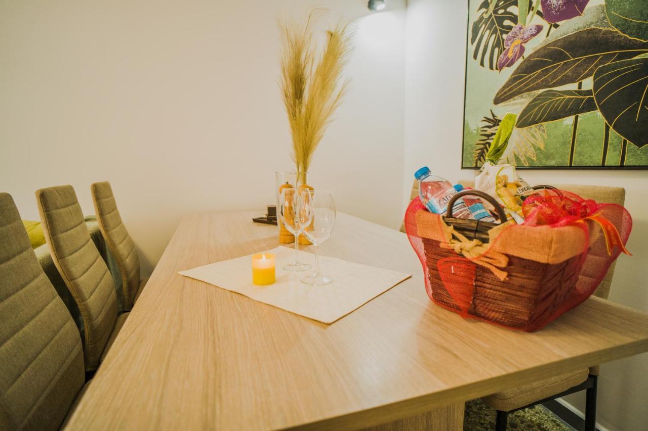Green Apartment Ground Floor Feel Like Home Properties Saronida Luaran gambar