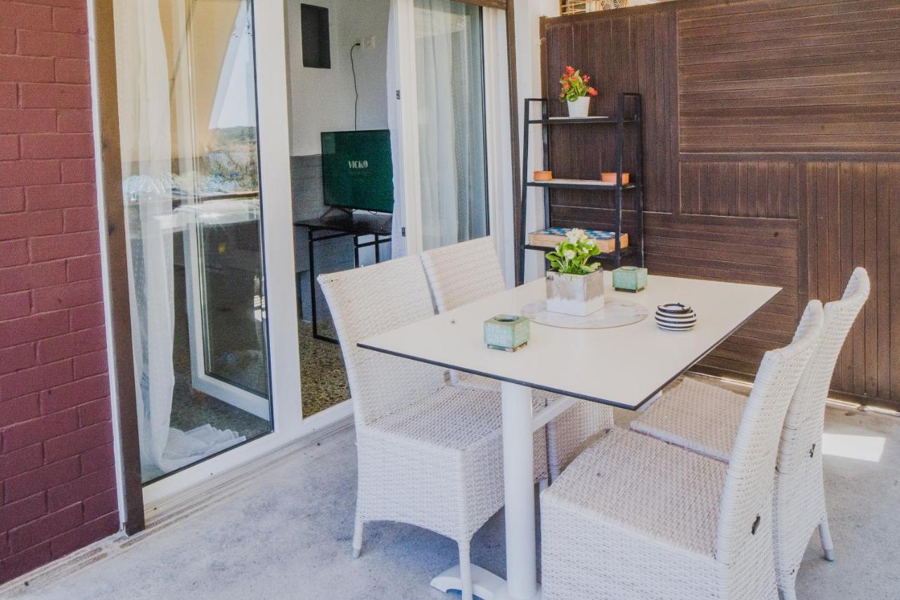 Green Apartment Ground Floor Feel Like Home Properties Saronida Luaran gambar